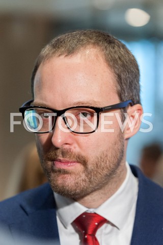  19.11.2018 WARSZAWA<br />PODPISANIE USTAWY O PRACOWNICZYCH PLANACH KAPITALOWYCH W BUDYNKU GIELDY PAPIEROW WARTOSCIOWYCH<br />N/Z MAREK DIETL<br /> 