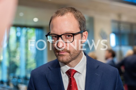  19.11.2018 WARSZAWA<br />PODPISANIE USTAWY O PRACOWNICZYCH PLANACH KAPITALOWYCH W BUDYNKU GIELDY PAPIEROW WARTOSCIOWYCH<br />N/Z MAREK DIETL<br /> 