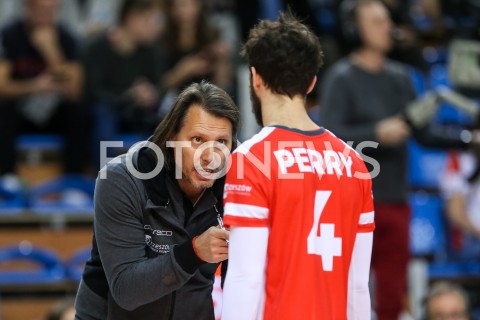  26.11.2018 RZESZOW<br />
SIATKOWKA MEZCZYZN<br />
KLUBOWE MISTRZOSTWA SWIATA 2018<br />
MENS CLUB VOLLEYBALL CHAMPIONSHIP POLAND 2018 <br />
MECZ ASSECO RESOVIA - SADA CRUZEIRO<br />
N/Z GHEORGHE GHEORGE CRETU - I TRENER ( HEAD COACH ) SYLWETKA LUKE PERRY <br />
 