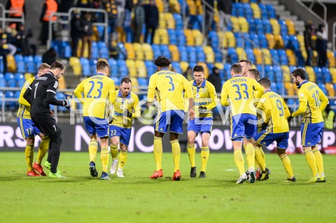  10.12.2018 GDYNIA<br />
PILKA NOZNA - EKSTRAKLASA SEZON 2018/2019<br />
MECZ ARKA GDYNIA - CRACOVIA<br />
N/Z ARKA GDYNIA PAVELS STEINBORS LUKA MARIC MICHAL JANOTA CHRISTIAN MAGHOMA MACIEJ JANKOWSKI DAMIAN ZBOZIEN NABIL AANKOUR LUKA ZARANDIA<br />
 