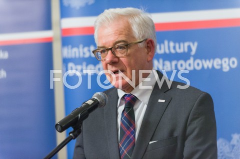  11.12.2018 WARSZAWA<br />PODPISANIE POROZUMIENIA O WSPOLPRACY W ZAKRESIE KULTURY POLSKIEJ ZA GRANICA<br />N/Z JACEK CZAPUTOWICZ<br /> 