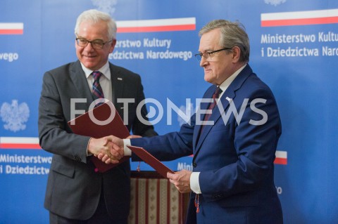 11.12.2018 WARSZAWA<br />PODPISANIE POROZUMIENIA O WSPOLPRACY W ZAKRESIE KULTURY POLSKIEJ ZA GRANICA<br />N/Z JACEK CZAPUTOWICZ PIOTR GLINSKI<br /> 