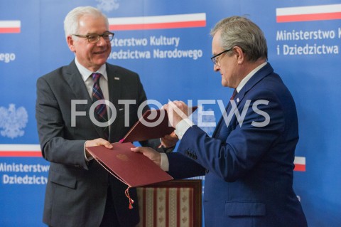  11.12.2018 WARSZAWA<br />PODPISANIE POROZUMIENIA O WSPOLPRACY W ZAKRESIE KULTURY POLSKIEJ ZA GRANICA<br />N/Z JACEK CZAPUTOWICZ PIOTR GLINSKI<br /> 
