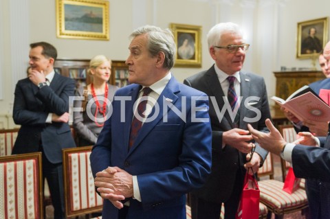  11.12.2018 WARSZAWA<br />PODPISANIE POROZUMIENIA O WSPOLPRACY W ZAKRESIE KULTURY POLSKIEJ ZA GRANICA<br />N/Z PIOTR GLINSKI JACEK CZAPUTOWICZ<br /> 