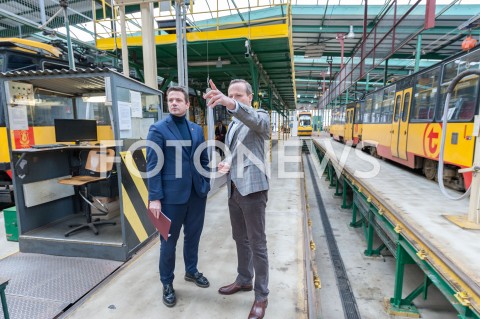  12.12.2018 WARSZAWA<br />INAUGURACJA AKCJI TRAMWAJ ROZNORODNOSCI<br />N/Z RAFAL TRZASKOWSKI WOJCIECH BARTELSKI<br /> 