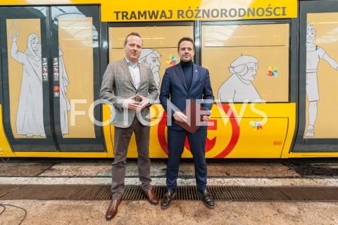  12.12.2018 WARSZAWA<br />INAUGURACJA AKCJI TRAMWAJ ROZNORODNOSCI<br />N/Z RAFAL TRZASKOWSKI WOJCIECH BARTELSKI<br /> 