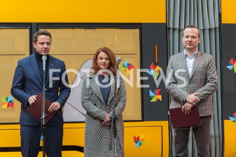  12.12.2018 WARSZAWA<br />INAUGURACJA AKCJI TRAMWAJ ROZNORODNOSCI<br />N/Z RAFAL TRZASKOWSKI WOJCIECH BARTELSKI<br /> 