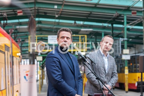  12.12.2018 WARSZAWA<br />INAUGURACJA AKCJI TRAMWAJ ROZNORODNOSCI<br />N/Z RAFAL TRZASKOWSKI WOJCIECH BARTELSKI<br /> 