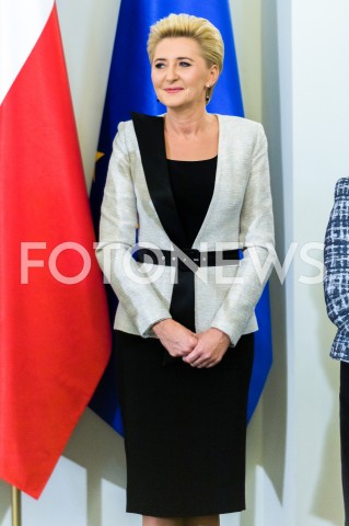  12.12.2018 WARSZAWA<br />WRECZENIE PRZEZ PREZYDENTA ZASLUZONYM DLA NIEPODLEGLEJ MEDALI STULECIA ODZYSKANEJ NIEPODLEGLOSCI<br />N/Z AGATA KORNHAUSER DUDA<br /> 