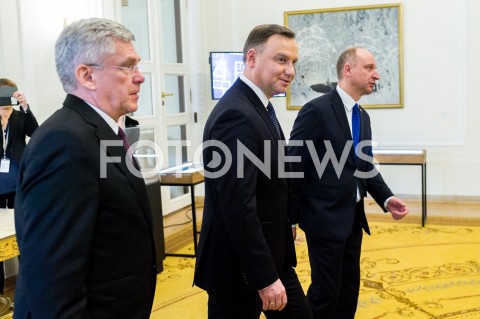  12.12.2018 WARSZAWA<br />WRECZENIE PRZEZ PREZYDENTA ZASLUZONYM DLA NIEPODLEGLEJ MEDALI STULECIA ODZYSKANEJ NIEPODLEGLOSCI<br />N/Z PREZYDENT RP ANDRZEJ DUDA STANISLAW KARCZEWSKI WOJCIECH KOLARSKI<br /> 