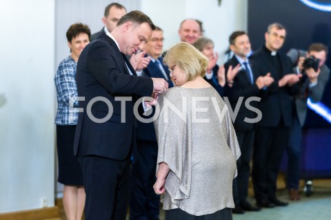  12.12.2018 WARSZAWA<br />WRECZENIE PRZEZ PREZYDENTA ZASLUZONYM DLA NIEPODLEGLEJ MEDALI STULECIA ODZYSKANEJ NIEPODLEGLOSCI<br />N/Z PREZYDENT RP ANDRZEJ DUDA STANISLAWA CELINSKA MROWIEC<br /> 