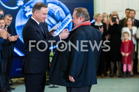  12.12.2018 WARSZAWA<br />WRECZENIE PRZEZ PREZYDENTA ZASLUZONYM DLA NIEPODLEGLEJ MEDALI STULECIA ODZYSKANEJ NIEPODLEGLOSCI<br />N/Z PREZYDENT RP ANDRZEJ DUDA JAN KOSCIUSZKO<br /> 