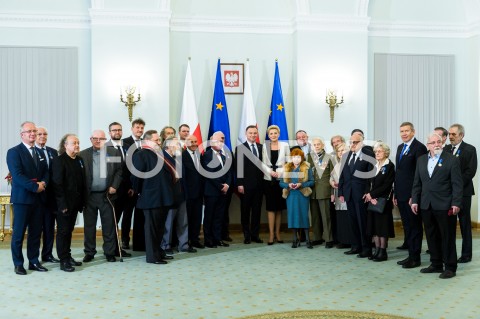  12.12.2018 WARSZAWA<br />WRECZENIE PRZEZ PREZYDENTA ZASLUZONYM DLA NIEPODLEGLEJ MEDALI STULECIA ODZYSKANEJ NIEPODLEGLOSCI<br />N/Z PREZYDENT RP ANDRZEJ DUDA NAGRODZENI<br /> 