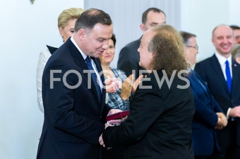  12.12.2018 WARSZAWA<br />WRECZENIE PRZEZ PREZYDENTA ZASLUZONYM DLA NIEPODLEGLEJ MEDALI STULECIA ODZYSKANEJ NIEPODLEGLOSCI<br />N/Z PREZYDENT RP ANDRZEJ DUDA JOZEF SKRZEK MUZYK<br /> 