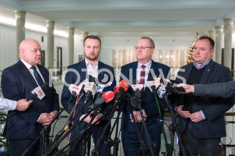  13.12.2018 WARSZAWA SEJM<br />POSIEDZENIE SEJMU<br />BRIEFING NA TEMAT KUMOTERSTWA I NEPOTYZMU<br />N/Z PAWEL GRABOWSKI ANDRZEJ KOBYLARZ PAWEL SZRAMKA <br /> 