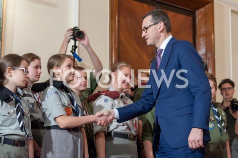  19.12.2018 WARSZAWA<br />BETLEJEMSKIE SWIATLO POKOJU W KANCELARII PREZESA RADY MINISTROW<br />N/Z PREMIER MATEUSZ MORAWIECKI HARCERZE<br /> 