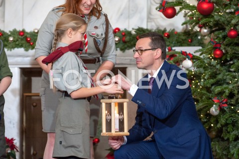  19.12.2018 WARSZAWA<br />BETLEJEMSKIE SWIATLO POKOJU W KANCELARII PREZESA RADY MINISTROW<br />N/Z PREMIER MATEUSZ MORAWIECKI HARCERZE<br /> 