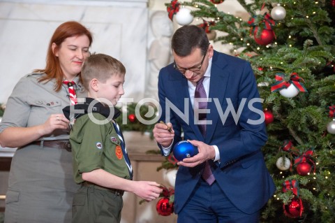  19.12.2018 WARSZAWA<br />BETLEJEMSKIE SWIATLO POKOJU W KANCELARII PREZESA RADY MINISTROW<br />N/Z PREMIER MATEUSZ MORAWIECKI HARCERZE<br /> 