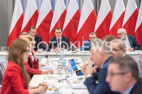  19.12.2018 WARSZAWA<br />POSIEDZENIE KOMISJI WSPOLNEJ RZADU I SAMORZADU TERYTORIALNEGO<br />N/Z SZYMON WROBEL PAWEL SZEFERNAKER EDMUND KACZMAREK ANDRZEJ PORAWSKI<br /> 