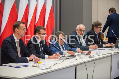  19.12.2018 WARSZAWA<br />POSIEDZENIE KOMISJI WSPOLNEJ RZADU I SAMORZADU TERYTORIALNEGO<br />N/Z SZYMON WROBEL PAWEL SZEFERNAKER EDMUND KACZMAREK ANDRZEJ PORAWSKI<br /> 