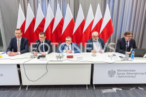  19.12.2018 WARSZAWA<br />POSIEDZENIE KOMISJI WSPOLNEJ RZADU I SAMORZADU TERYTORIALNEGO<br />N/Z SZYMON WROBEL PAWEL SZEFERNAKER EDMUND KACZMAREK ANDRZEJ PORAWSKI<br /> 