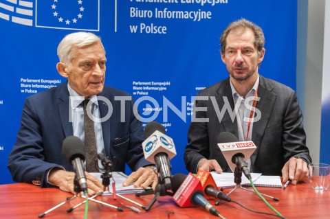  20.12.2018 WARSZAWA<br />BRIEFING PRASOWY JERZEGO BUZKA REFORMA EUROPEJSKIEGO RYNKU PRADU ELEKTRYCZNEGO<br />N/Z JERZY BUZEK<br /> 