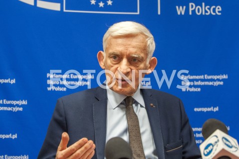  20.12.2018 WARSZAWA<br />BRIEFING PRASOWY JERZEGO BUZKA REFORMA EUROPEJSKIEGO RYNKU PRADU ELEKTRYCZNEGO<br />N/Z JERZY BUZEK<br /> 