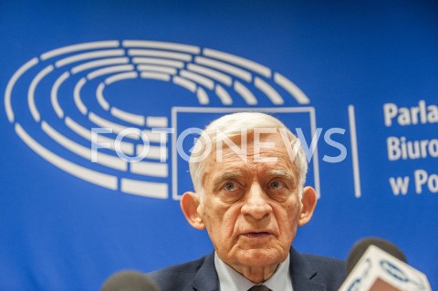  20.12.2018 WARSZAWA<br />BRIEFING PRASOWY JERZEGO BUZKA REFORMA EUROPEJSKIEGO RYNKU PRADU ELEKTRYCZNEGO<br />N/Z JERZY BUZEK<br /> 