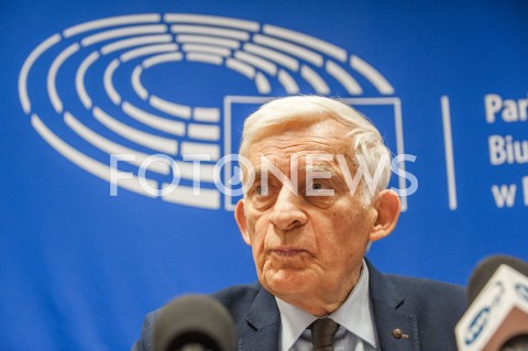  20.12.2018 WARSZAWA<br />BRIEFING PRASOWY JERZEGO BUZKA REFORMA EUROPEJSKIEGO RYNKU PRADU ELEKTRYCZNEGO<br />N/Z JERZY BUZEK<br /> 