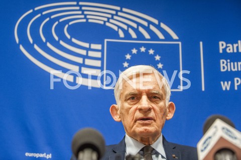  20.12.2018 WARSZAWA<br />BRIEFING PRASOWY JERZEGO BUZKA REFORMA EUROPEJSKIEGO RYNKU PRADU ELEKTRYCZNEGO<br />N/Z JERZY BUZEK<br /> 