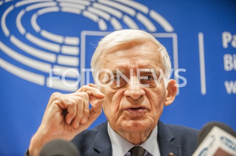  20.12.2018 WARSZAWA<br />BRIEFING PRASOWY JERZEGO BUZKA REFORMA EUROPEJSKIEGO RYNKU PRADU ELEKTRYCZNEGO<br />N/Z JERZY BUZEK<br /> 