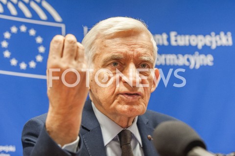  20.12.2018 WARSZAWA<br />BRIEFING PRASOWY JERZEGO BUZKA REFORMA EUROPEJSKIEGO RYNKU PRADU ELEKTRYCZNEGO<br />N/Z JERZY BUZEK<br /> 