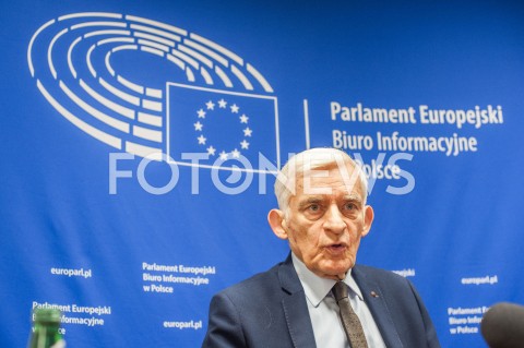  20.12.2018 WARSZAWA<br />BRIEFING PRASOWY JERZEGO BUZKA REFORMA EUROPEJSKIEGO RYNKU PRADU ELEKTRYCZNEGO<br />N/Z JERZY BUZEK<br /> 