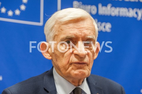  20.12.2018 WARSZAWA<br />BRIEFING PRASOWY JERZEGO BUZKA REFORMA EUROPEJSKIEGO RYNKU PRADU ELEKTRYCZNEGO<br />N/Z JERZY BUZEK<br /> 