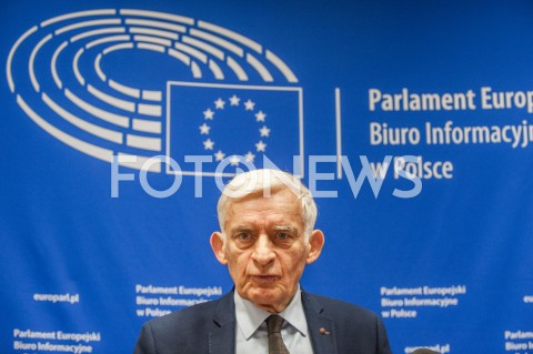  20.12.2018 WARSZAWA<br />BRIEFING PRASOWY JERZEGO BUZKA REFORMA EUROPEJSKIEGO RYNKU PRADU ELEKTRYCZNEGO<br />N/Z JERZY BUZEK<br /> 