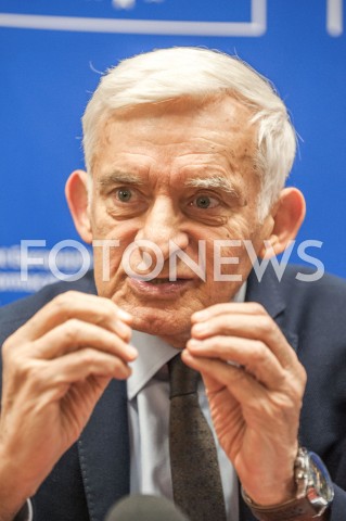  20.12.2018 WARSZAWA<br />BRIEFING PRASOWY JERZEGO BUZKA REFORMA EUROPEJSKIEGO RYNKU PRADU ELEKTRYCZNEGO<br />N/Z JERZY BUZEK<br /> 