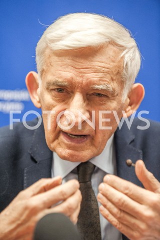  20.12.2018 WARSZAWA<br />BRIEFING PRASOWY JERZEGO BUZKA REFORMA EUROPEJSKIEGO RYNKU PRADU ELEKTRYCZNEGO<br />N/Z JERZY BUZEK<br /> 
