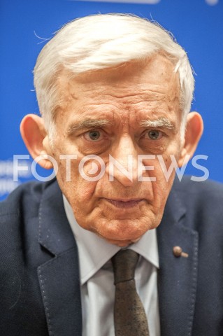  20.12.2018 WARSZAWA<br />BRIEFING PRASOWY JERZEGO BUZKA REFORMA EUROPEJSKIEGO RYNKU PRADU ELEKTRYCZNEGO<br />N/Z JERZY BUZEK<br /> 