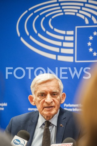  20.12.2018 WARSZAWA<br />BRIEFING PRASOWY JERZEGO BUZKA REFORMA EUROPEJSKIEGO RYNKU PRADU ELEKTRYCZNEGO<br />N/Z JERZY BUZEK<br /> 