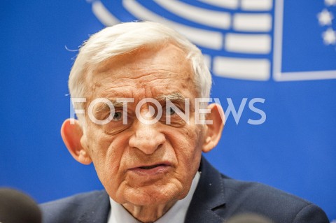  20.12.2018 WARSZAWA<br />BRIEFING PRASOWY JERZEGO BUZKA REFORMA EUROPEJSKIEGO RYNKU PRADU ELEKTRYCZNEGO<br />N/Z JERZY BUZEK<br /> 