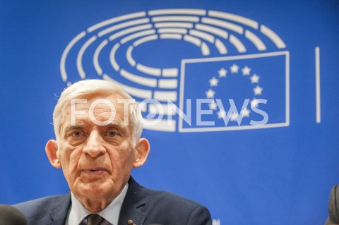  20.12.2018 WARSZAWA<br />BRIEFING PRASOWY JERZEGO BUZKA REFORMA EUROPEJSKIEGO RYNKU PRADU ELEKTRYCZNEGO<br />N/Z JERZY BUZEK<br /> 