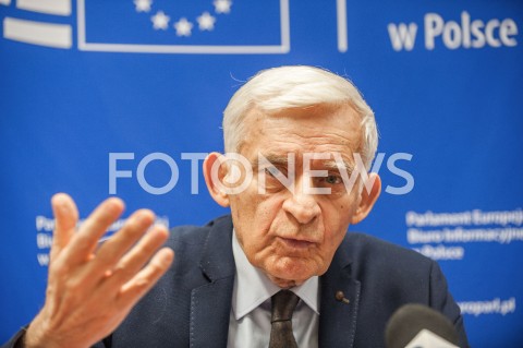  20.12.2018 WARSZAWA<br />BRIEFING PRASOWY JERZEGO BUZKA REFORMA EUROPEJSKIEGO RYNKU PRADU ELEKTRYCZNEGO<br />N/Z JERZY BUZEK<br /> 