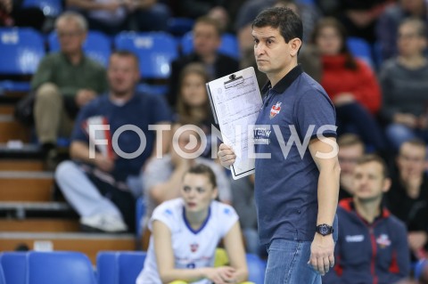  22.12.2018 RZESZOW <br />
SIATKOWKA LIGA SIATKOWKI KOBIET LSK 2018/2019 WOMEN VOLLEYBALL POLAND POLISH LEAGUE <br />
MECZ DEVELOPRES SKYRES RZESZOW - #VOLLEY WROCLAW <br />
N/Z LORENZO MICELLI - I TRENER ( HEAD COACH ) SYLWETKA <br />
 