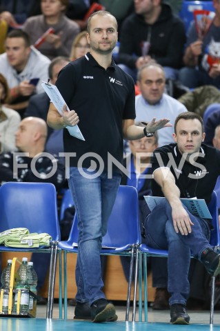  22.12.2018 RZESZOW <br />
SIATKOWKA LIGA SIATKOWKI KOBIET LSK 2018/2019 WOMEN VOLLEYBALL POLAND POLISH LEAGUE <br />
MECZ DEVELOPRES SKYRES RZESZOW - #VOLLEY WROCLAW <br />
N/Z MAREK SOLAREWICZ - I TRENER ( HEAD COACH ) SYLWETKA <br />
 