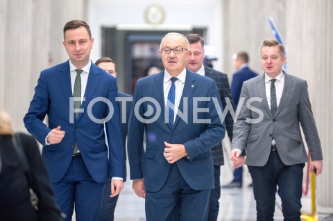  28.12.2018 WARSZAWA SEJM<br />POSIEDZENIE SEJMU<br />DEBATA I GLOSOWANIE NAD USTAWA ZAPOBIEGAJACA WZROSTOWI CEN PRADU W 2019 ROKU<br />N/Z WLADYSLAW KOSINIAK KAMYSZ KRZYSZTOF PASZYK MIECZYSLAW KASPRZAK JAKUB STEFANIAK<br /> 