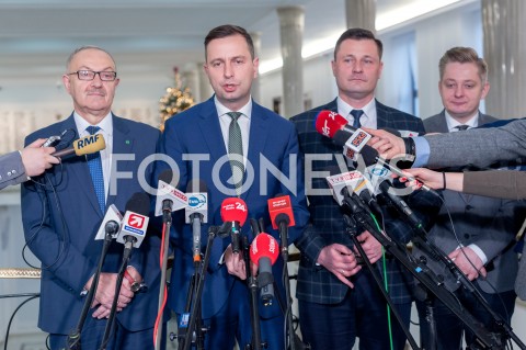 28.12.2018 WARSZAWA SEJM<br />POSIEDZENIE SEJMU<br />DEBATA I GLOSOWANIE NAD USTAWA ZAPOBIEGAJACA WZROSTOWI CEN PRADU W 2019 ROKU<br />N/Z WLADYSLAW KOSINIAK KAMYSZ KRZYSZTOF PASZYK MIECZYSLAW KASPRZAK JAKUB STEFANIAK<br /> 