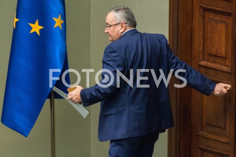  28.12.2018 WARSZAWA SEJM<br />POSIEDZENIE SEJMU<br />DEBATA I GLOSOWANIE NAD USTAWA ZAPOBIEGAJACA WZROSTOWI CEN PRADU W 2019 ROKU<br />N/Z ANDRZEJ ADAMCZYK<br /> 