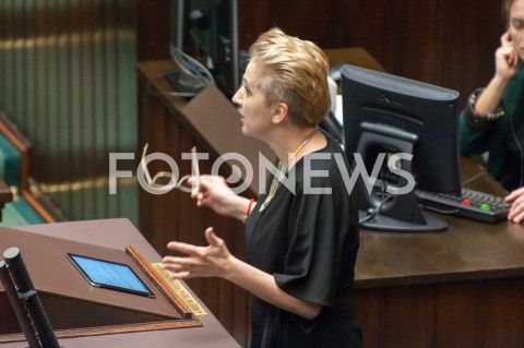  28.12.2018 WARSZAWA SEJM<br />POSIEDZENIE SEJMU<br />DEBATA I GLOSOWANIE NAD USTAWA ZAPOBIEGAJACA WZROSTOWI CEN PRADU W 2019 ROKU<br />N/Z JOANNA SCHEURING WIELGUS<br /> 