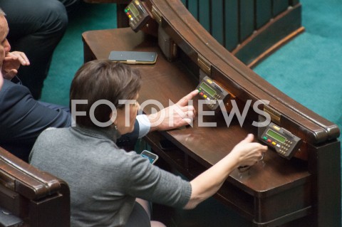  28.12.2018 WARSZAWA SEJM<br />POSIEDZENIE SEJMU<br />DEBATA I GLOSOWANIE NAD USTAWA ZAPOBIEGAJACA WZROSTOWI CEN PRADU W 2019 ROKU<br />N/Z EWA KOPACZ GLOSOWANIE<br /> 