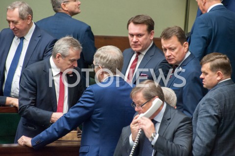  28.12.2018 WARSZAWA SEJM<br />POSIEDZENIE SEJMU<br />DEBATA I GLOSOWANIE NAD USTAWA ZAPOBIEGAJACA WZROSTOWI CEN PRADU W 2019 ROKU<br />N/Z PIOTR GLINSKI DOMINIK TARCZYNSKI MARIUSZ BLASZCZAK HENRYK KOWALCZYK WOJCIECH SKURKIEWICZ<br /> 